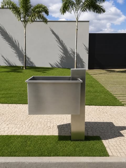 Lixeira fabricada em aço inox